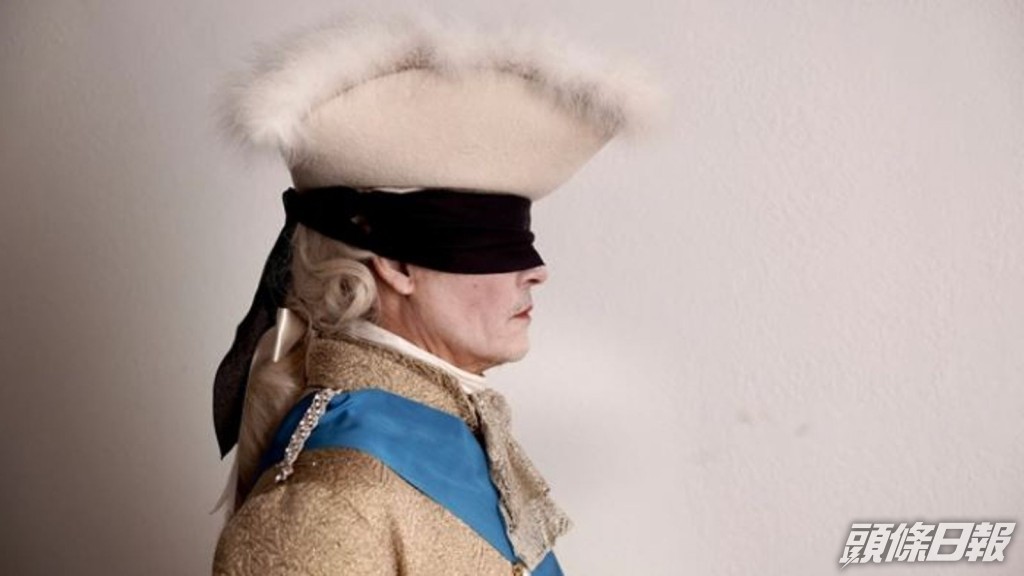 尊尼特普新片中的路易十五造型，亦於日前首度曝光。